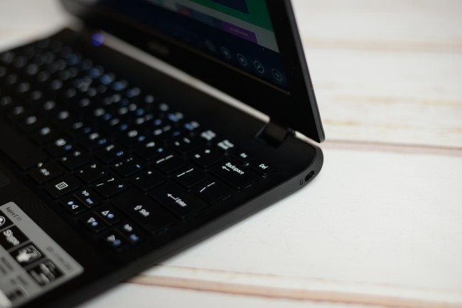 Acer-E11-right 