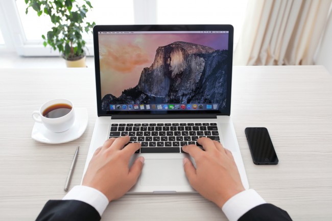 apple-macbook-notebook-komputer class="wp-image-341519" 