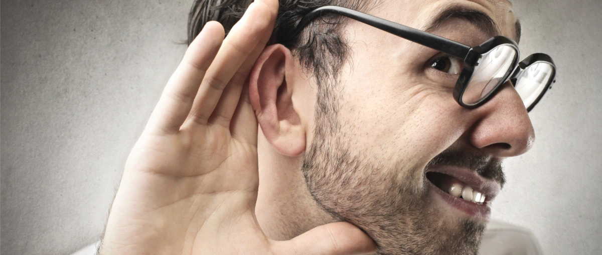 Siri istnieje naprawdę – po drugiej stronie jest człowiek, który wszystkiego słucha. Allegro też przerabiało podobną przygodę