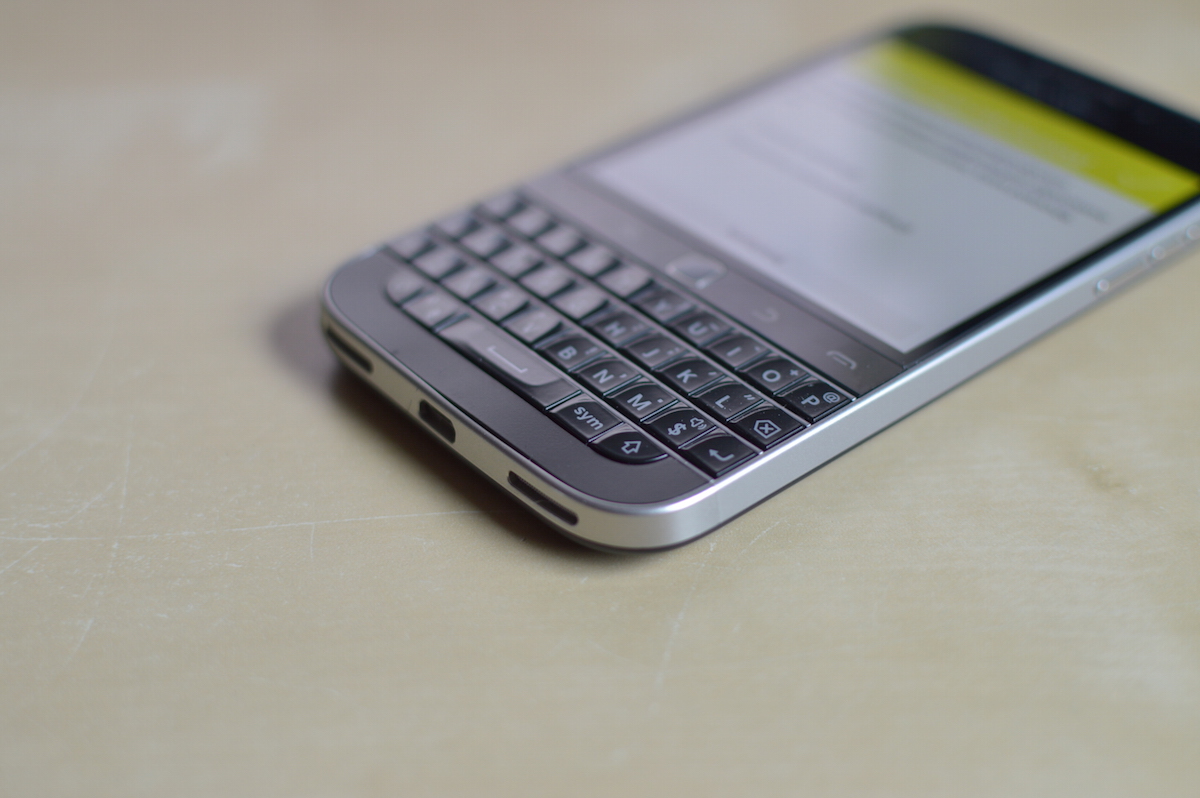 blackberrry classic 14 class="wp-image-345961" 
