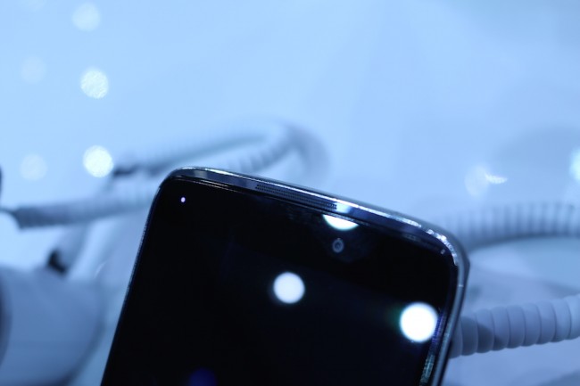 Alcatel One Touch Idol 3, 1