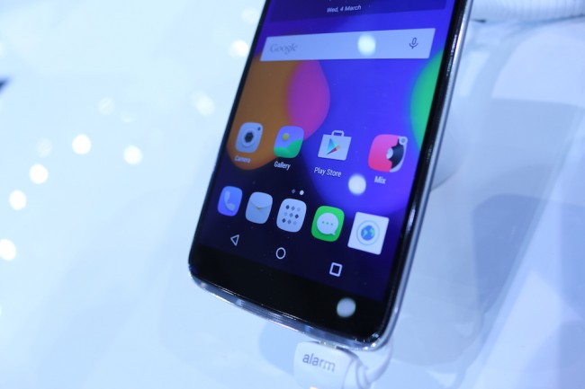 Alcatel One Touch Idol 3, 2