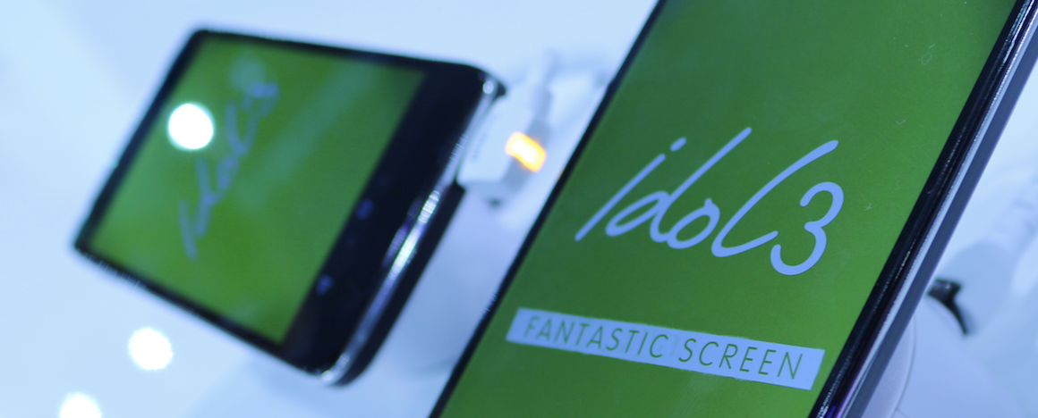 Ten smartfon nie ma ani góry, ani dołu &#8211; zadzwonisz z każdej pozycji