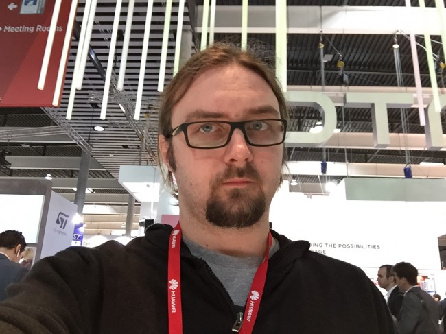 iphone6-selfie class="wp-image-348450" 