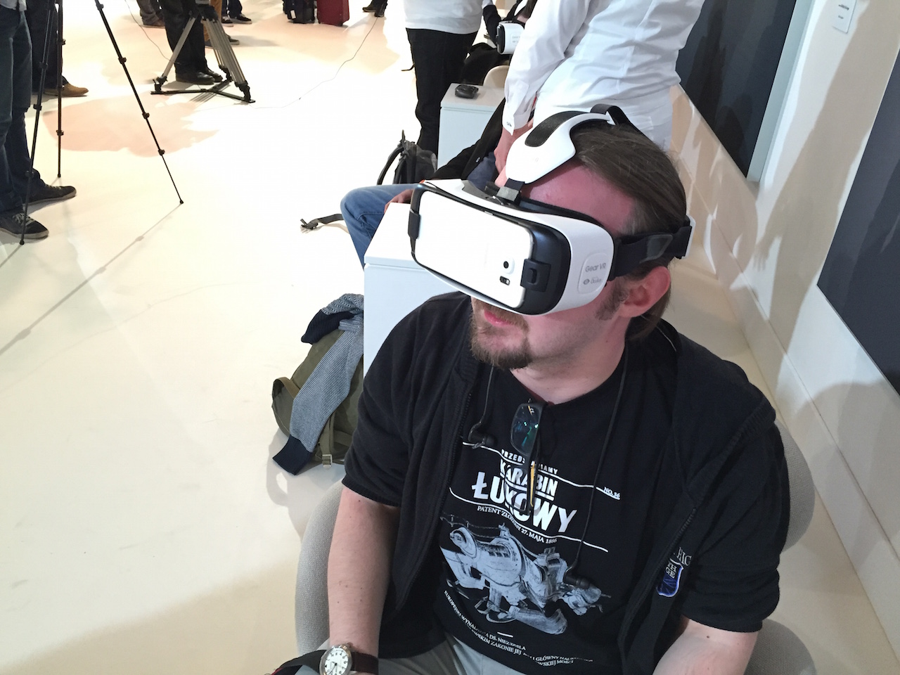 samsung-gear-vr-galaxy-s6-7 class="wp-image-350520" 