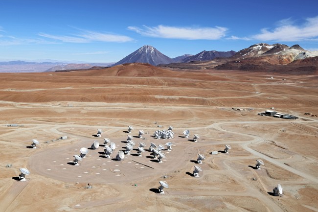 ALMA_array_from_the_air