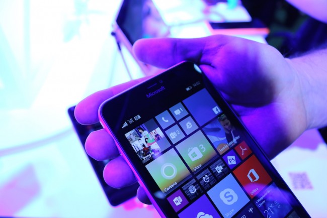 Microsoft-Luima-640-XL-4 