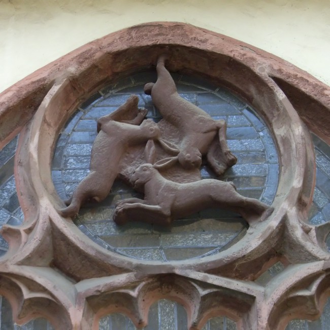 Paderborner_Dom_Dreihasenfenster