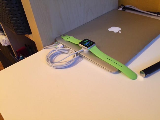 apple-watch-sport-charging class="wp-image-372227" 