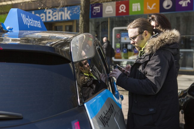 mobilny-wplatomat-idea-bank class="wp-image-365452" 