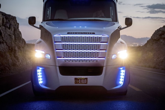 World Premiere Freightliner Inspiration Truck 