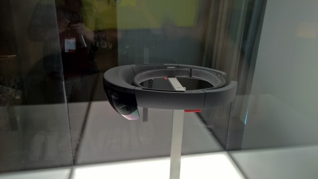Microsoft hololens class="wp-image-373838" 