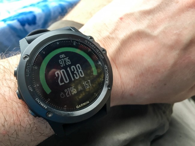 SUUNTO-GARMIN-15 class="wp-image-384781" 