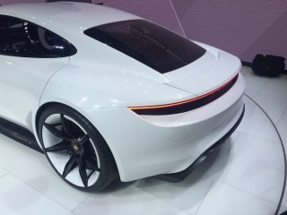 Teslo, drżyj. Najbardziej niesamowity model Porsche trafi do produkcji