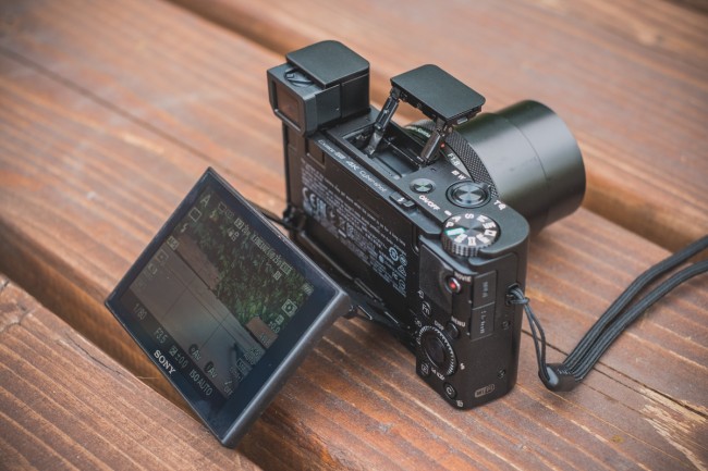 https://ocs-pl.oktawave.com/v1/AUTH_2887234e-384a-4873-8bc5-405211db13a2/spidersweb/2015/09/Sony-RX100IV-5038-650x433.jpg