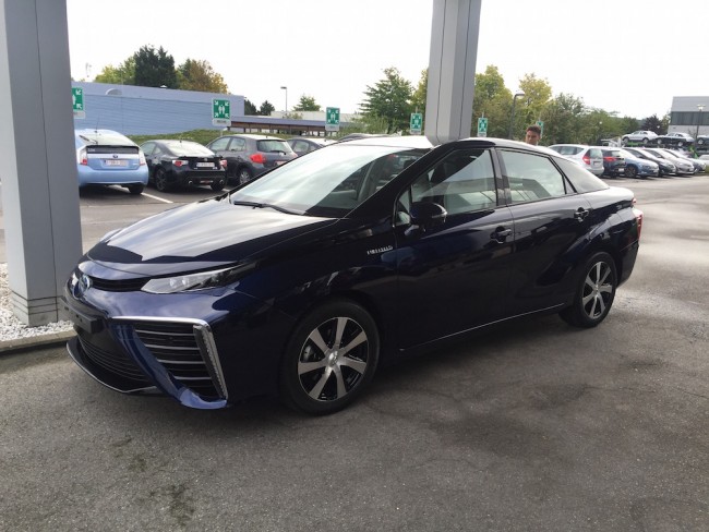 https://ocs-pl.oktawave.com/v1/AUTH_2887234e-384a-4873-8bc5-405211db13a2/spidersweb/2015/09/Toyota-Mirai-1-650x488.jpg