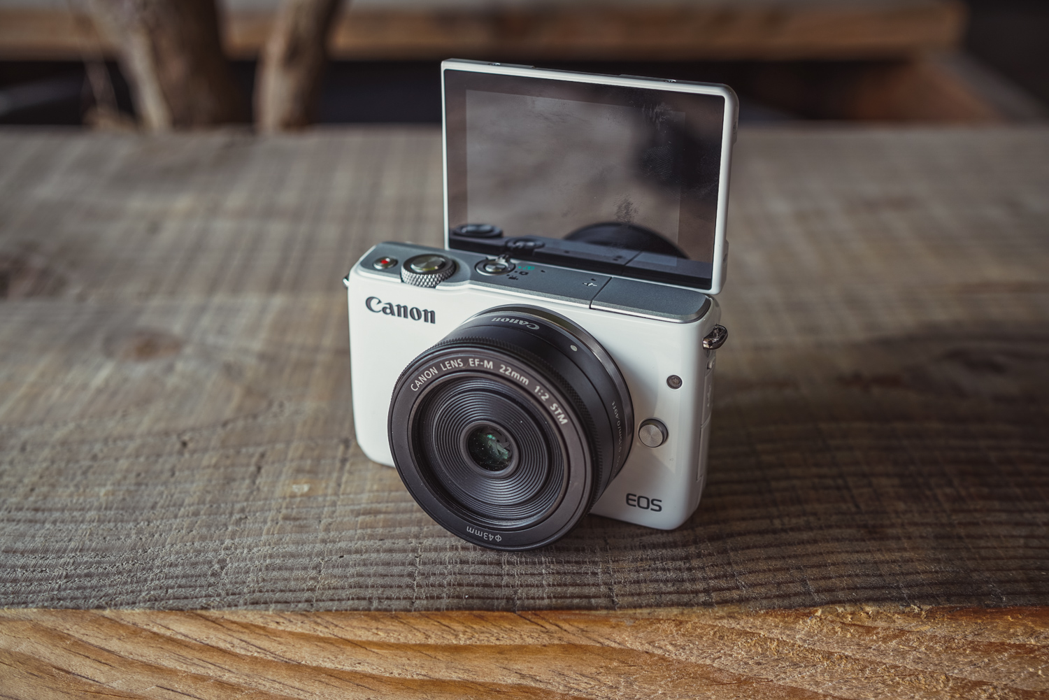 Canon-EOS-M10-004 class="wp-image-429409" 