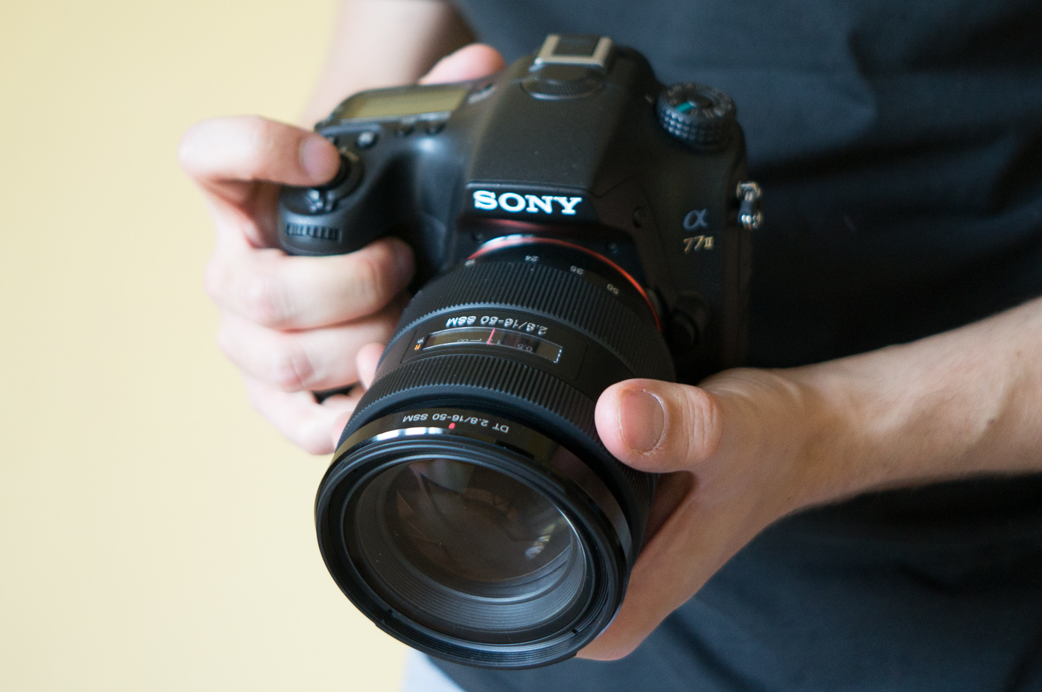 Sony-A77-II-09 class="wp-image-431411" 