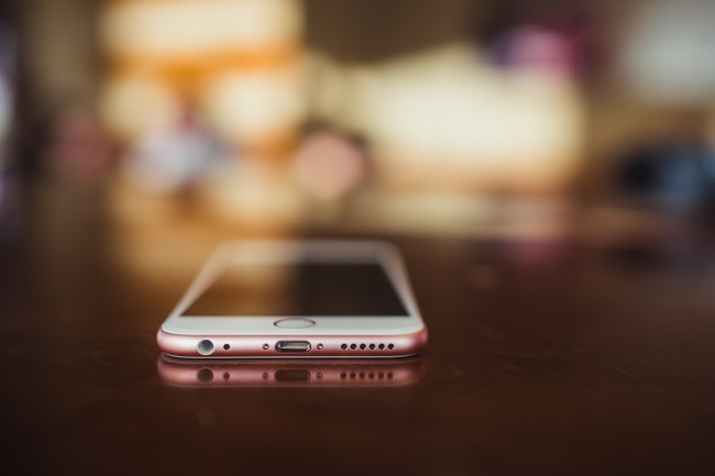 iphone-6s-008 class="wp-image-427440" 