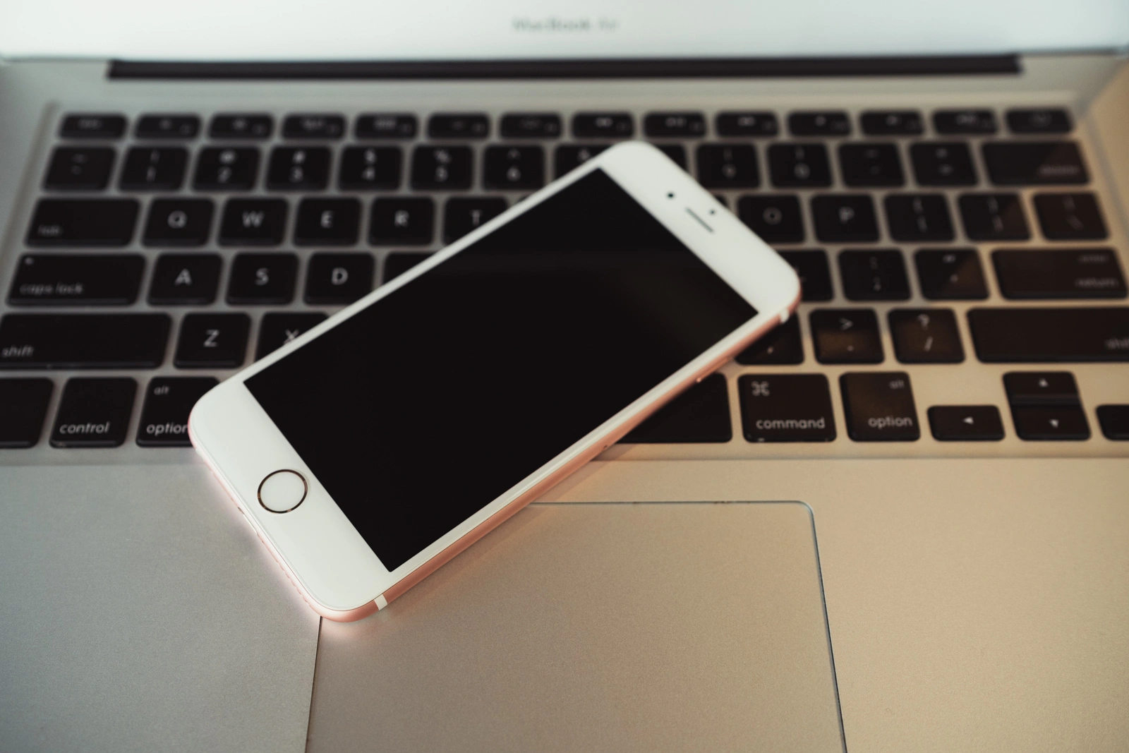 Udziały rynkowe iPhone Fragmentacja iOS
