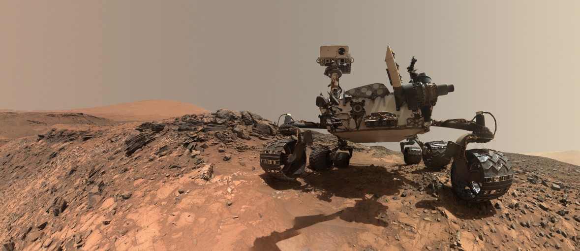 Mars. Łazik Curiosity bawi się w geologa i odkrywa historię wody