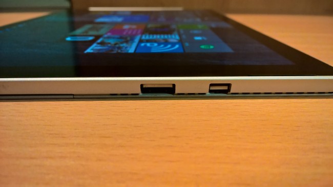 Wszystkie porty Surface Pro 4 zmieszczą się na jednym zdjęciu class="wp-image-443628" 