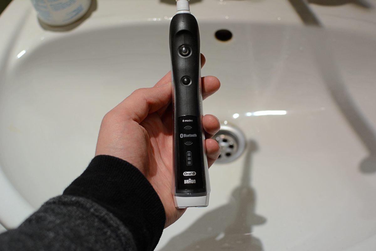 Oral-b-pro-black-7000-25 class="wp-image-448558" 
