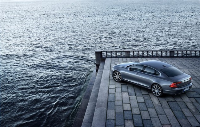 Location High-Rear Quarter Volvo S90 Osmium Grey
