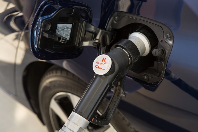 2016_Toyota_Fuel_Cell_Vehicle_036