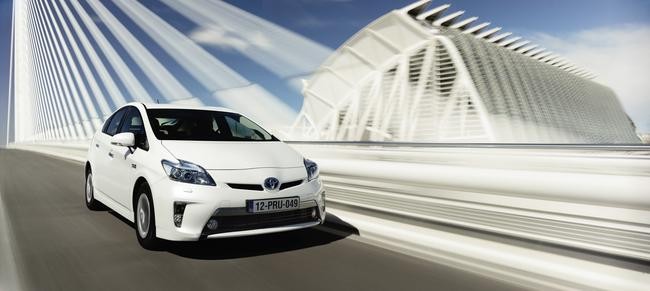 PRIUS_PLUG-IN_HYBRID_DYN_06_2012