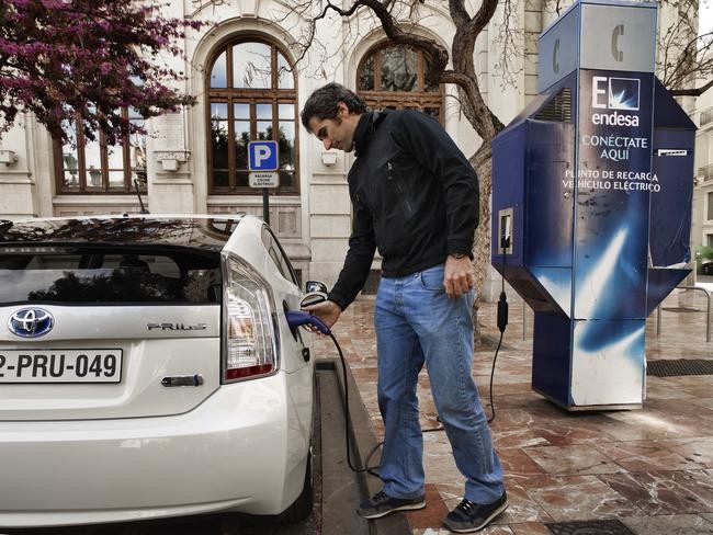 PRIUS_PLUG-IN_HYBRID_TEC_02_2012