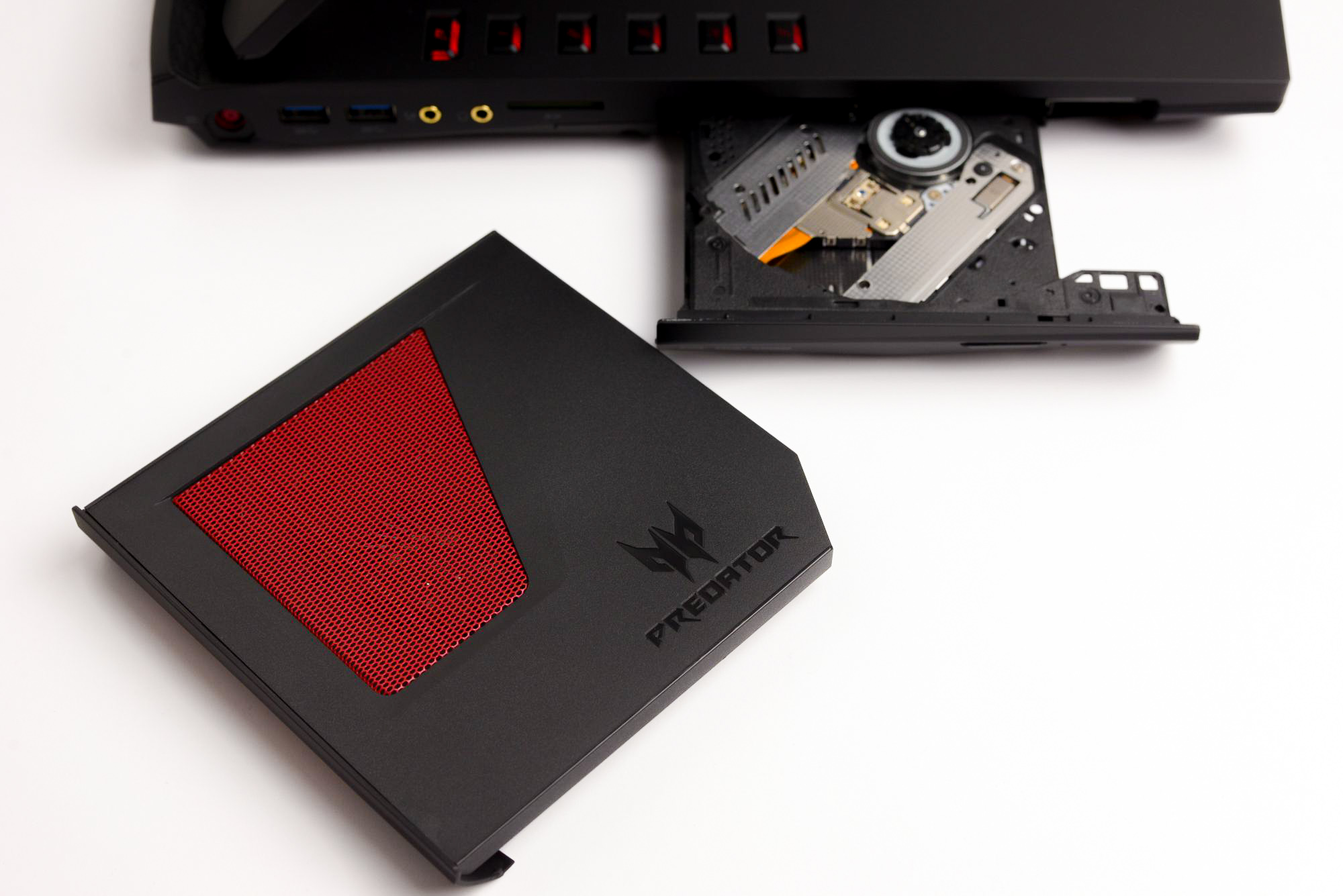 Acer Predator 17 pozwala wymienić napęd na wentylator. class="wp-image-461792" 