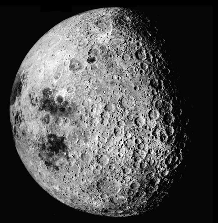Druga - odwrócona od Ziemi, strona Księżyca (fot. NASA) class="wp-image-468317" 