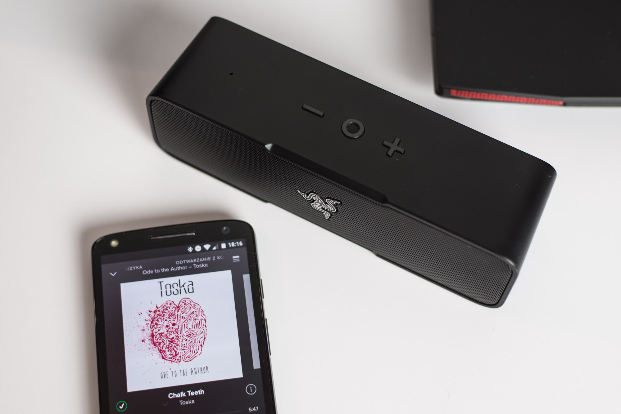 Minimalistyczne wzornictwo wyróżnia Razer Leviathan Mini. class="wp-image-476730" 