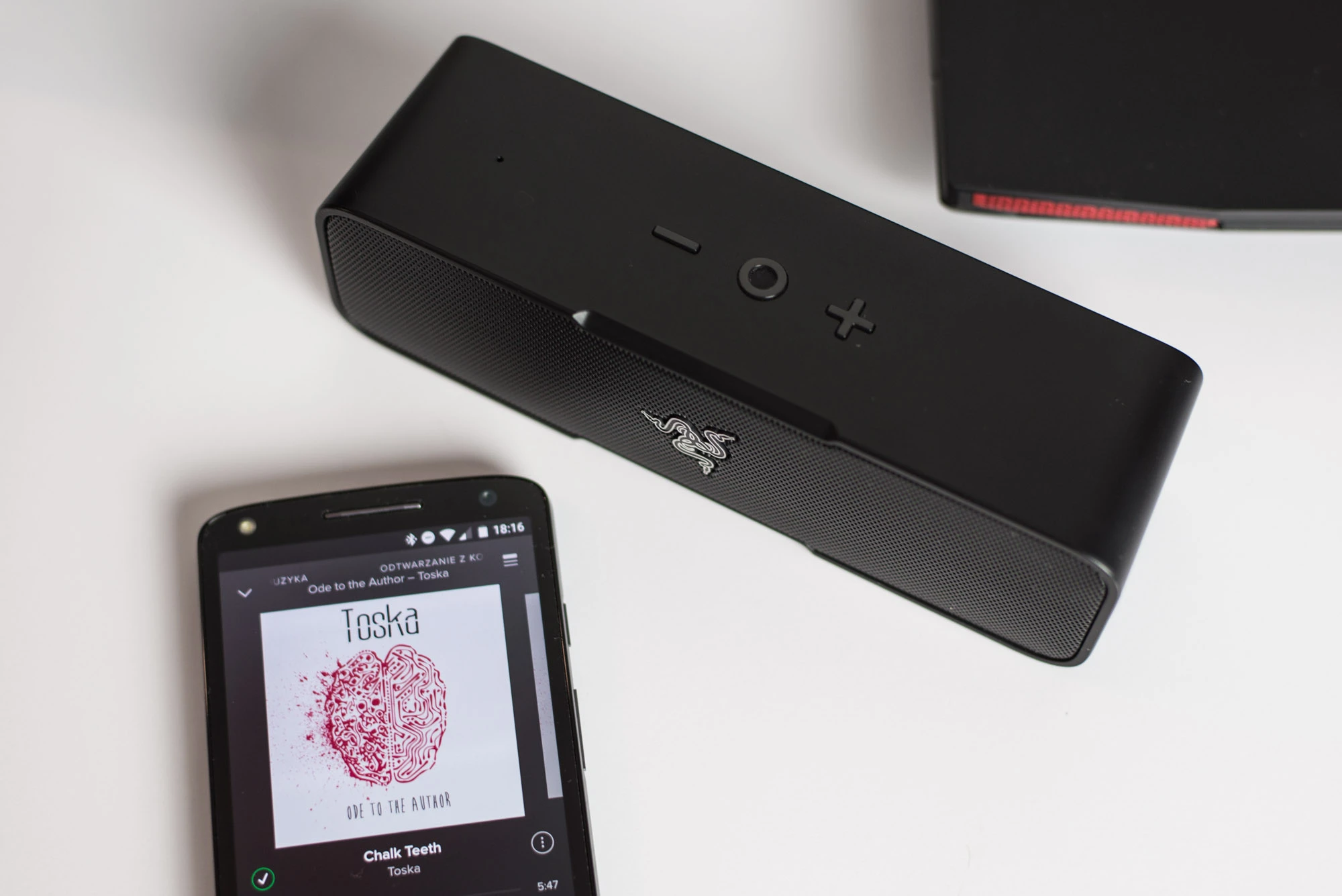 Minimalistyczne wzornictwo wyróżnia Razer Leviathan Mini. class="wp-image-476730"