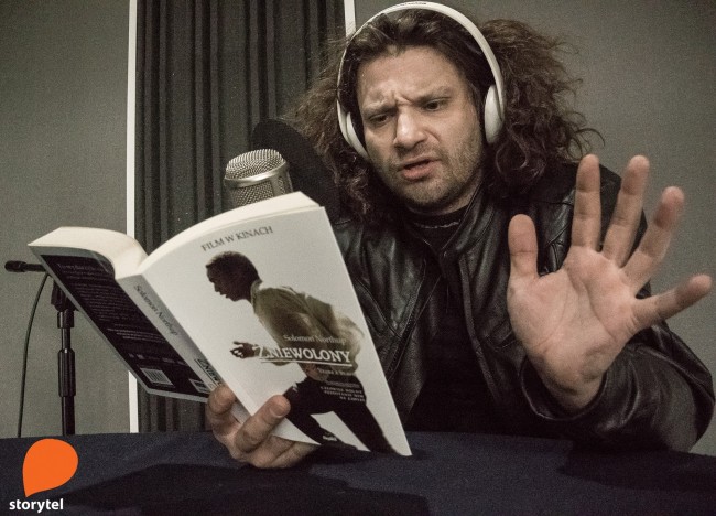 Storytel Polska - Wojtek Żołądkowicz czytający dla Storytel &quot;Zniewolony. 12 Years a Slave&quot; Solomona Northupa class="wp-image-472601" 