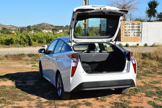 toyota prius 2016