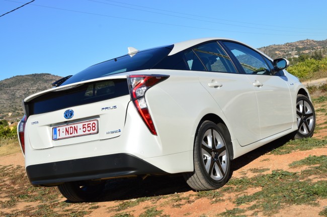 toyota prius 2016