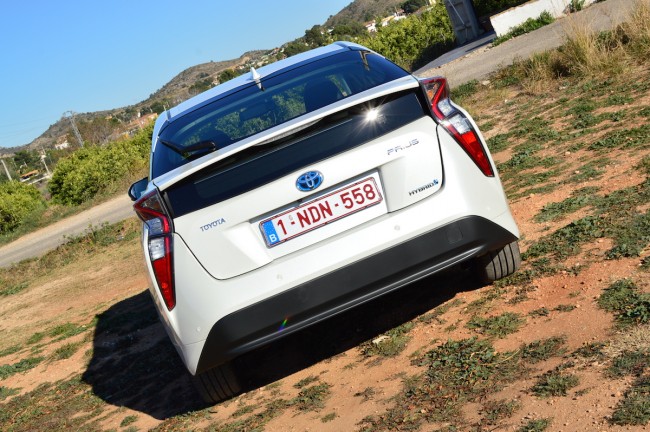 toyota prius 2016