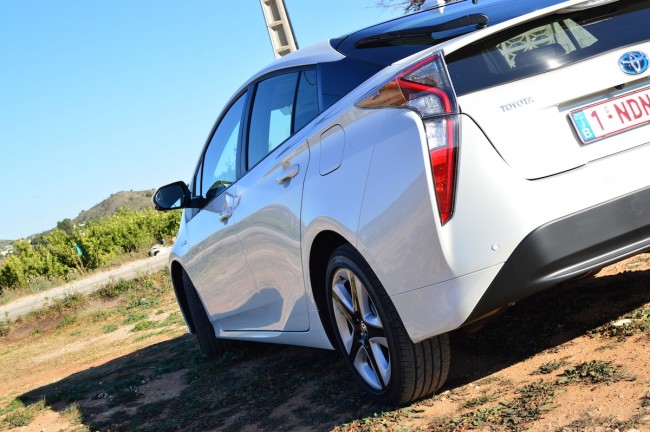 toyota prius 2016
