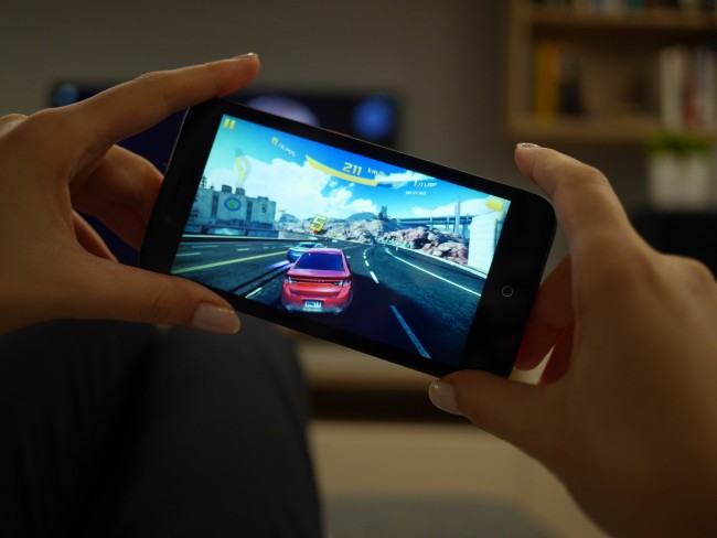 alcatel-onetouch-go-play-gry-2 class="wp-image-480240" 
