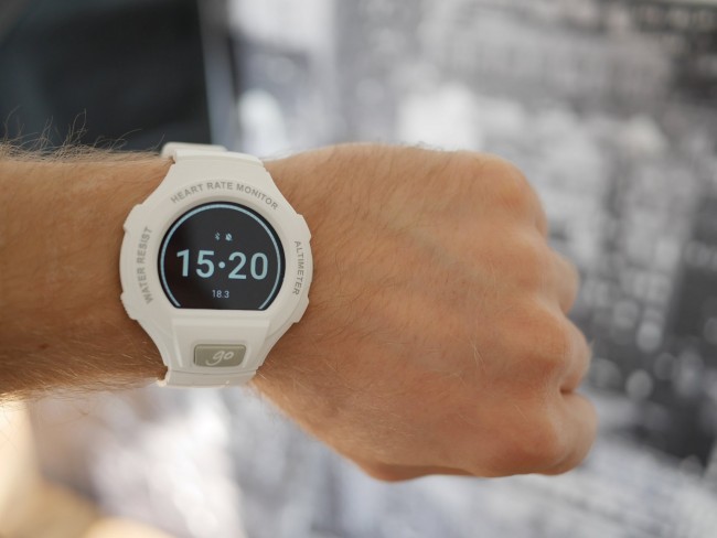 Alcatel Onetouch GoWatch to niedrogi i odporny smart zegarek class="wp-image-481615" 