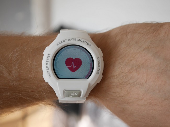 Alcatel Onetouch GoWatch to niedrogi i odporny smart zegarek class="wp-image-481621" 