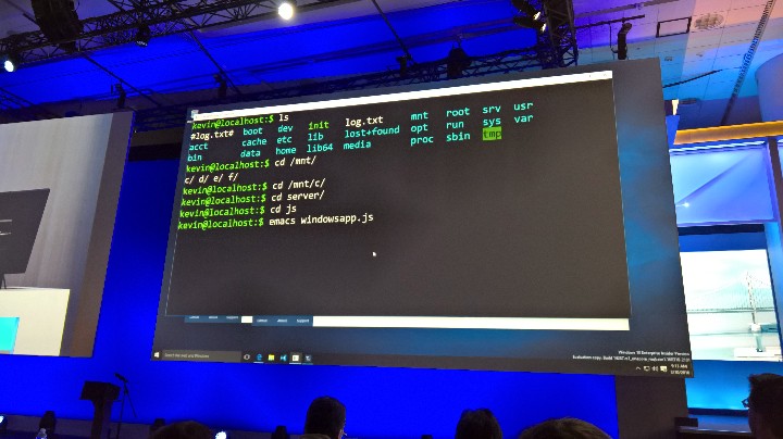 Bash trafia natywnie na Windows 10. class="wp-image-488187" 