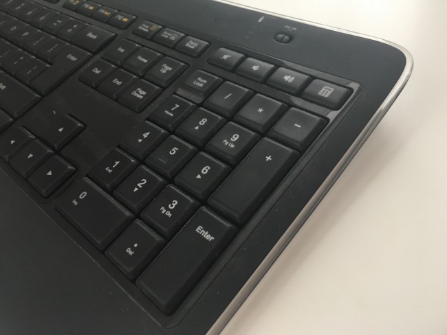 Logitech K800 