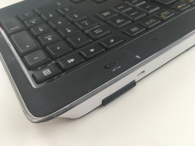 Logitech K800 