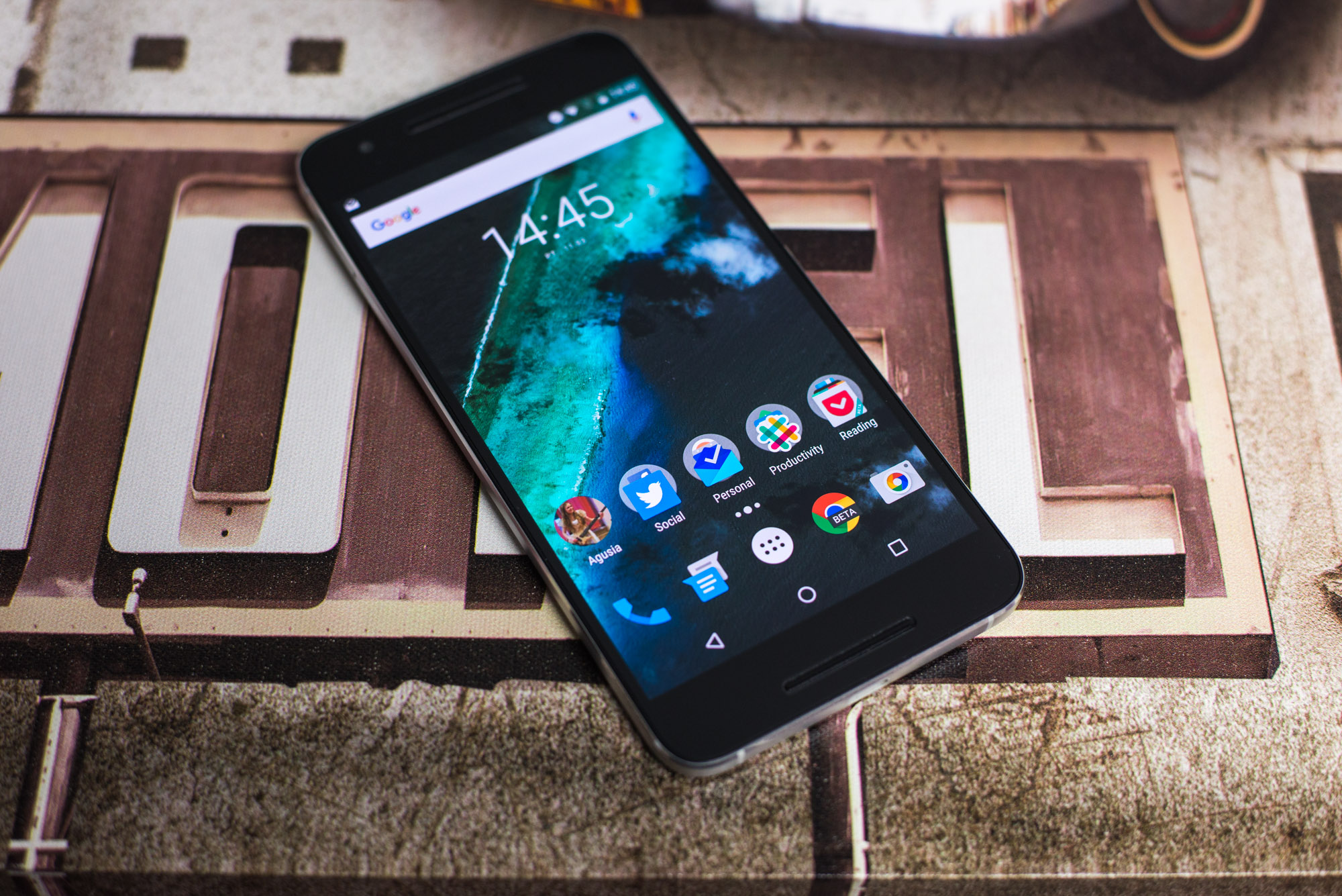 Nexus 6P ma dobry wyświetlacz, ale z różowawą tintą.