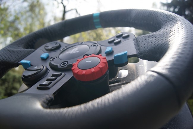 Logitech G29 Driving Force13 