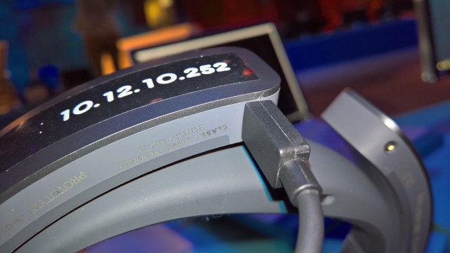 Złącze microUSB w HoloLens do ładowania akumulatora i połączenia z pamięcią masową class="wp-image-488534" 