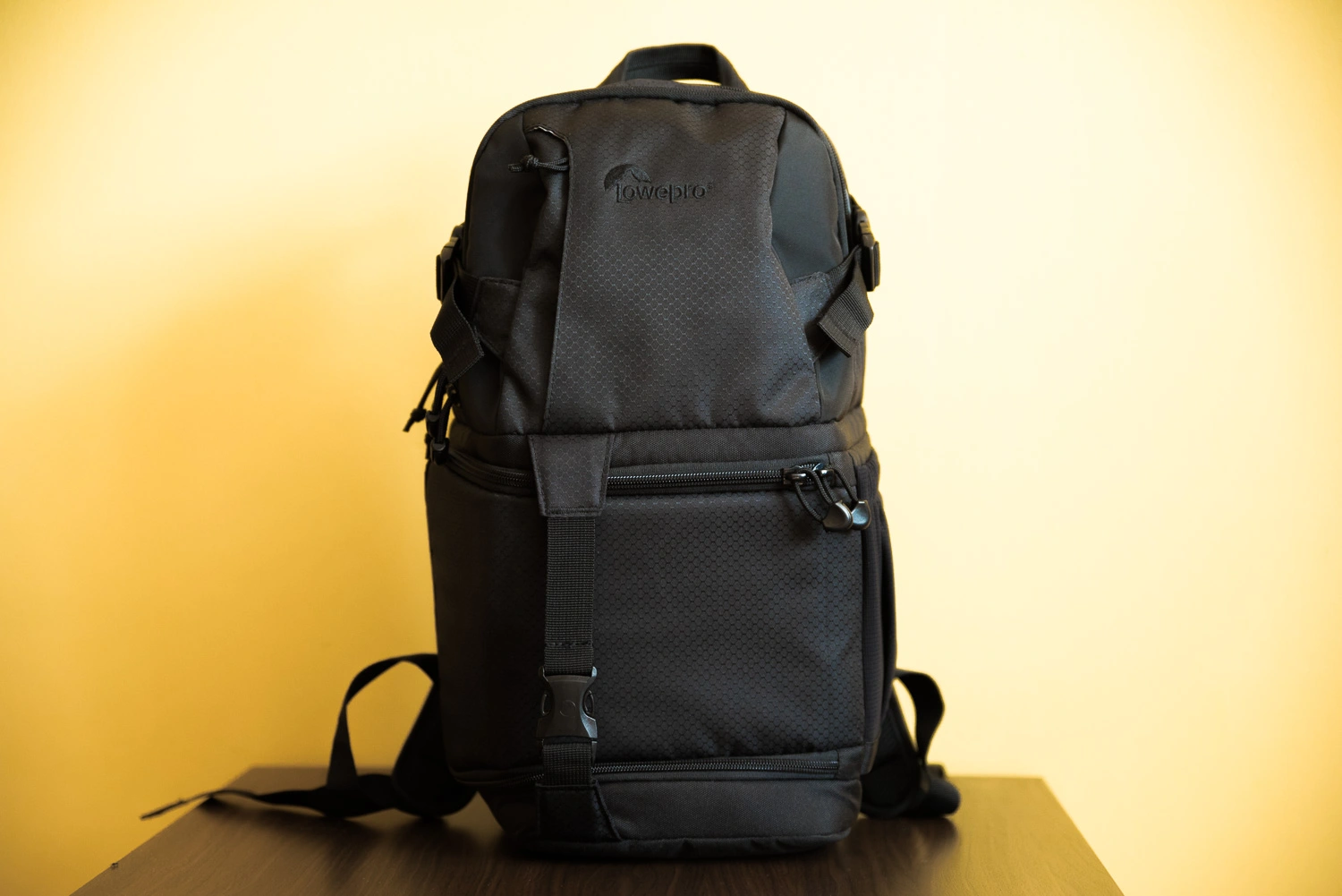 Lowepro DSLR Video Fastpack 150 AW class="wp-image-493957"